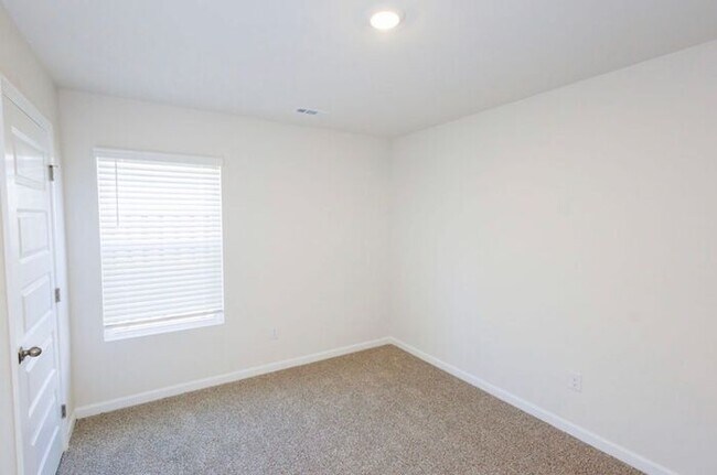 Building Photo - MOVE IN SPECIAL-Beautiful home available for rent