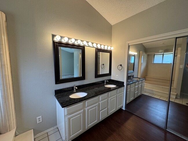 Building Photo - Updated Midway ISD 5 Bedroom