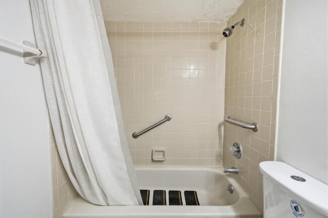 Building Photo - Woodhaven Condominium