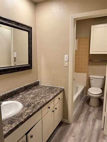 Building Photo - 2234 Irwin St