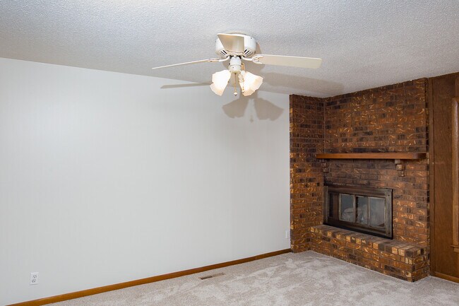 Building Photo - 3084 Parkwild Dr