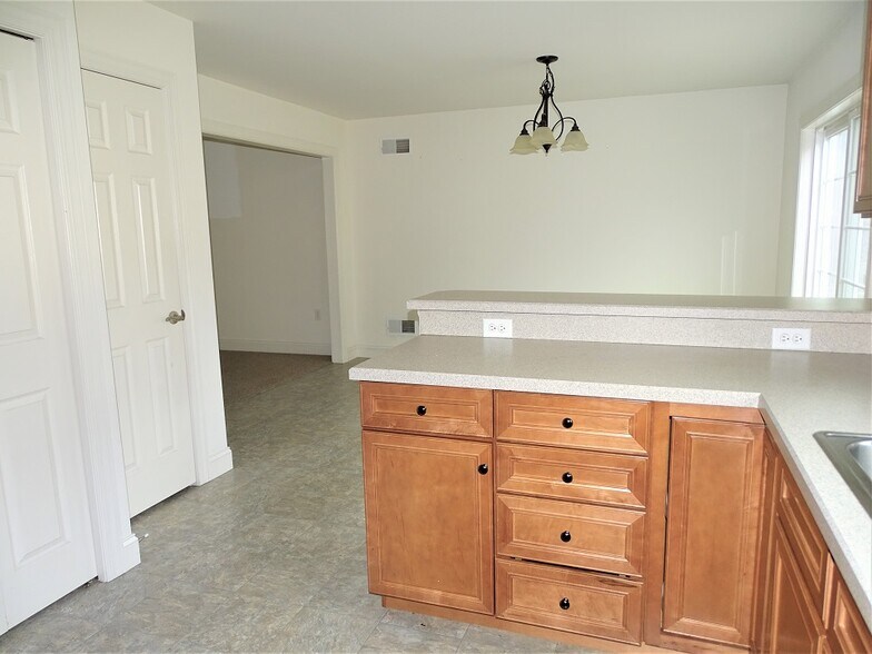 Building Photo - 766 Oak Leaf Ln
