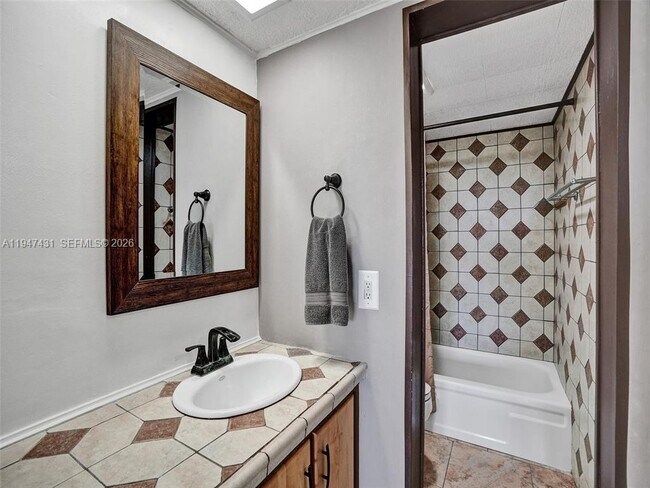 Building Photo - 2304 S Cypress Bend Dr