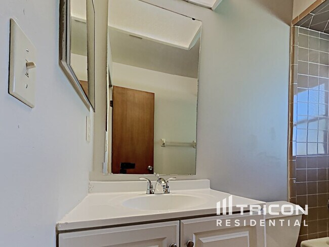 Building Photo - 1507 Teakwood Dr