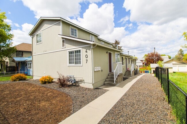 Building Photo - 407 E 8th Ave