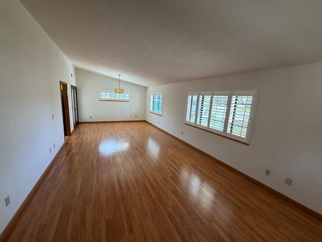 Building Photo - 818 Harrison Dr