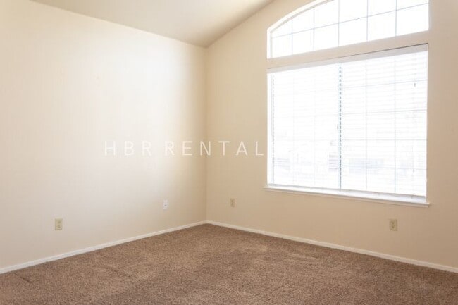 Building Photo - Charming 3-Bedroom Retreat with Cozy Fireplace in Tracy – Spacious Home with 2.5 Baths!