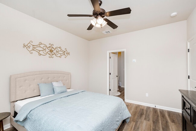 Building Photo - 2800 S Roth Ave