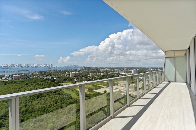 Building Photo - 2411 Laguna Cir