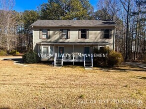 Building Photo - 3BR/2BA Duplex Home