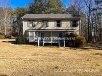 Building Photo - 3BR/2BA Duplex Home