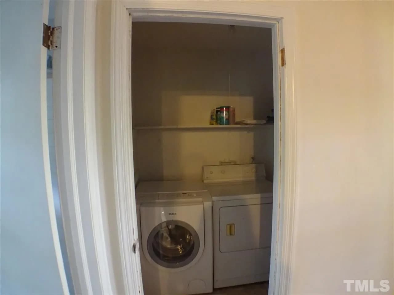 Building Photo - Room in House on Sunnybrook Rd
