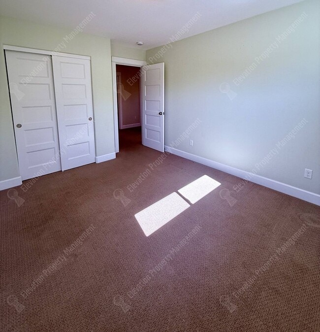 Building Photo - Modern 3 BR home in NE Bend near Orchard Park