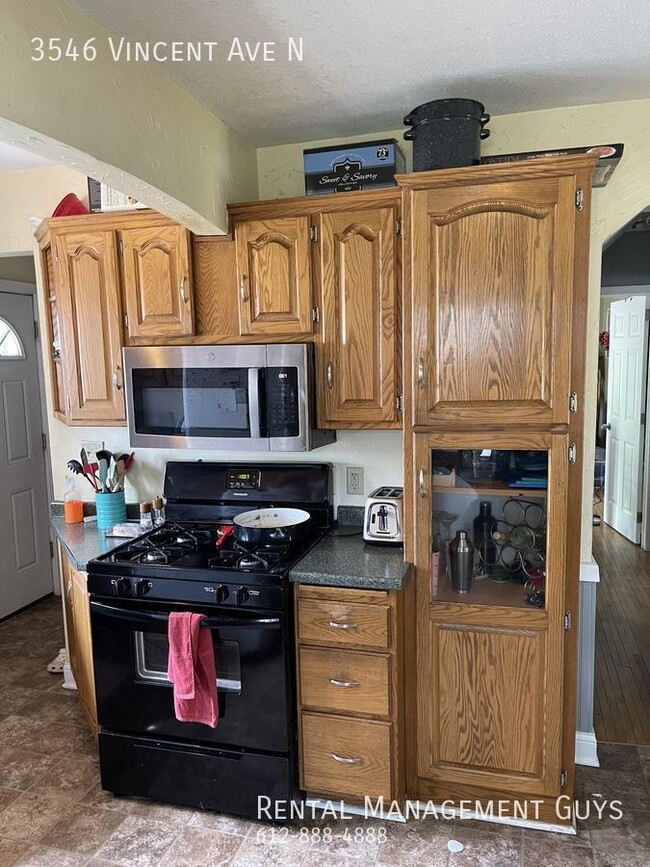 Building Photo - Huge home with good sized bedrooms located...