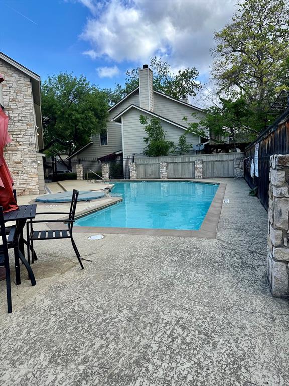 Building Photo - 512 Eberhart Ln