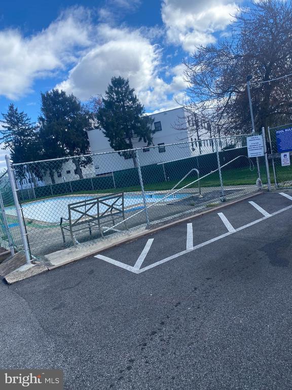 Building Photo - 2628 Welsh Rd