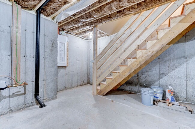 Building Photo - 290 Parker St