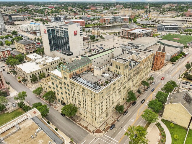 Building Photo - 270 E Highland Ave