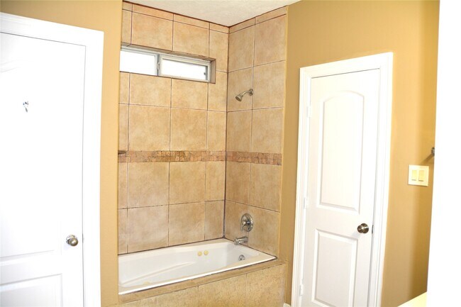 Building Photo - 10916 Panther Ct