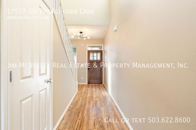 Building Photo - 17537 SW Pronghorn Ln