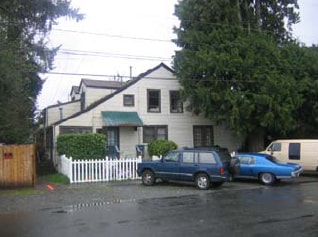 Building Photo - Puyallup Courtyard Apartments