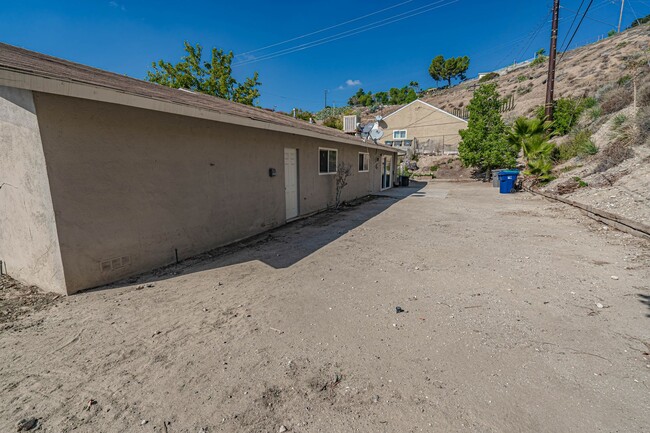 Building Photo - Single Story 3-Bedroom Home for Rent in Ca...