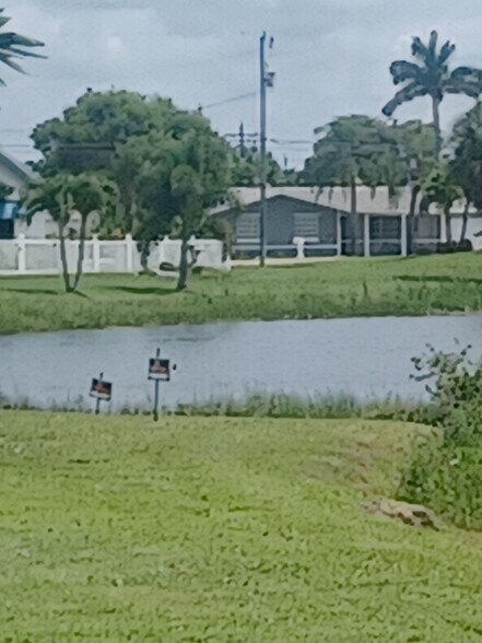 Building Photo - Coming Soon: Spacious, Newly Remodeled  3 bedroom, 2 bathroom screened lanai GREAT LOCATION