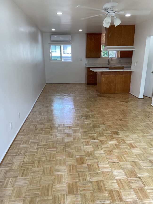 Primary Photo - 928 W Angeleno Ave