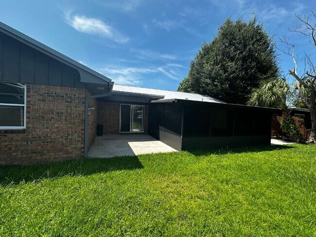 Building Photo - 112 Woodlawn Dr