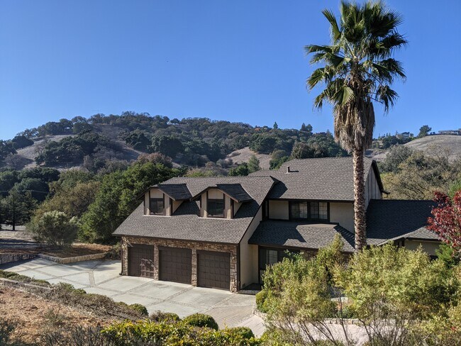 Building Photo - 28050 Horseshoe Ct