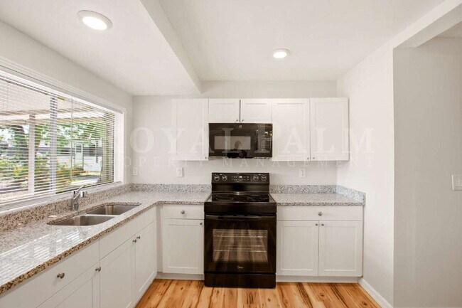 Building Photo - 2/1 Retreat in North Fort Myers: Apartment Life Called. We Didn't Answer.