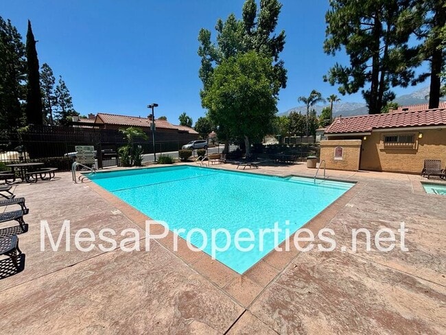 Building Photo - 9754 Willow Wood Dr
