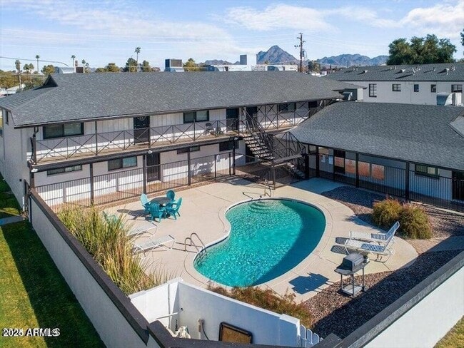 Building Photo - 502 E Mariposa St