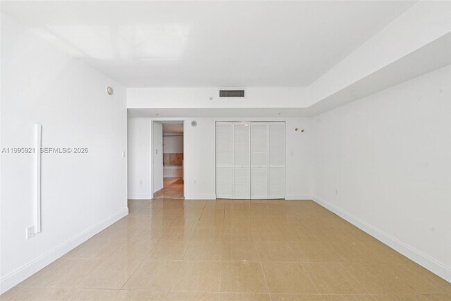 Building Photo - 1800 N Bayshore Dr