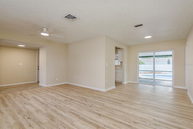 Building Photo - 2977 Palmetto Ct