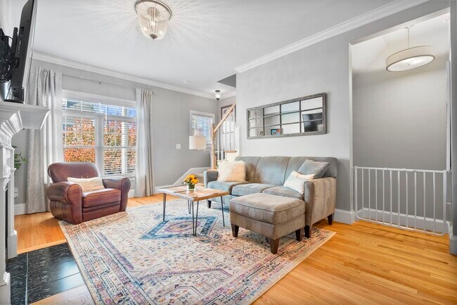 Building Photo - 10 S Sydney St