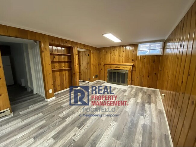 Building Photo - 1420/1422 E Elm St