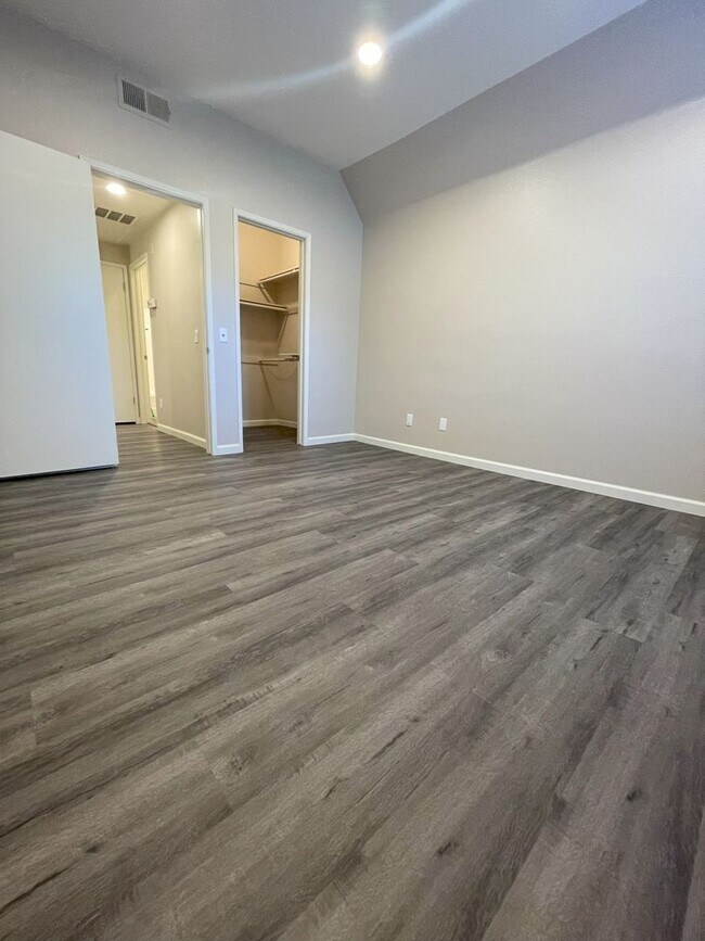 Building Photo - BEAUTIFUL RIVER FRONT CONDO IN THE "RIVER ...