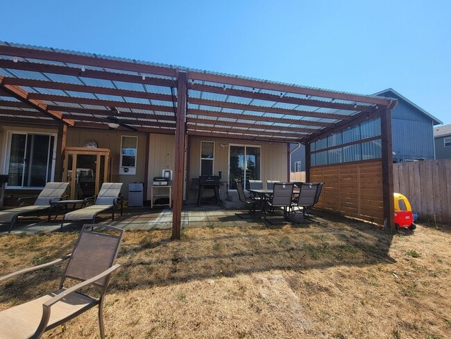 Building Photo - Beautiful Yelm Home!