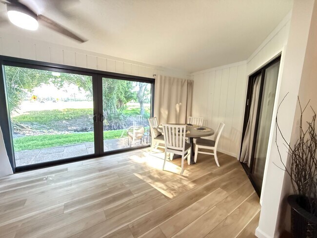 Building Photo - IMG Golf Course 2/2 Condo at Valencia Gard...
