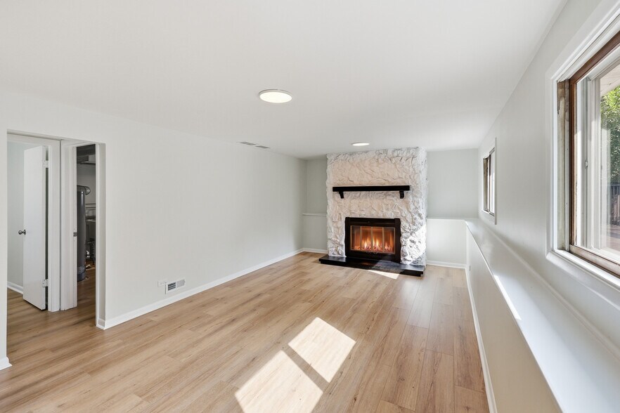 Building Photo - 849 Pear Tree Ln