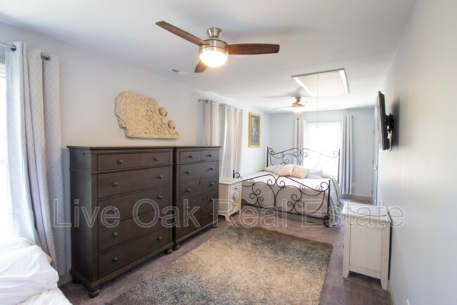 Building Photo - 501 Delaware Ave