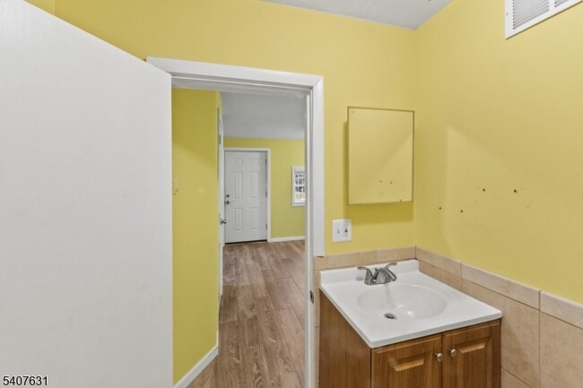 Building Photo - 190 US-46