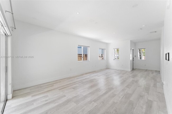 Building Photo - 379 NE 31st Ave