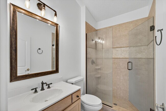 Building Photo - 8401 SE Ketch Ct