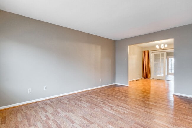 Building Photo - 3 bed/2 1/2 Bath.  Pet Friendly.  Easy access to I81/US460