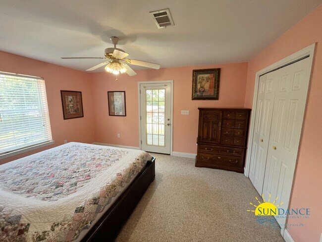 Building Photo - Furnished 4BR Waterfront Home in Fort Walt...