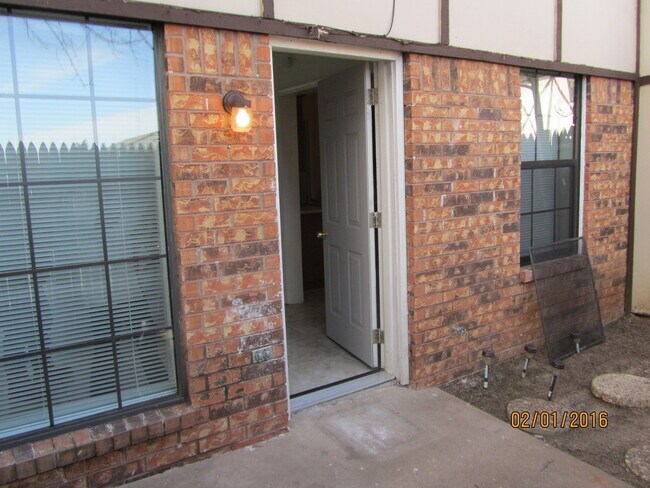 Building Photo - 2720 SW 74th St
