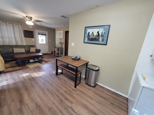 Building Photo - 1227 Continental Ct