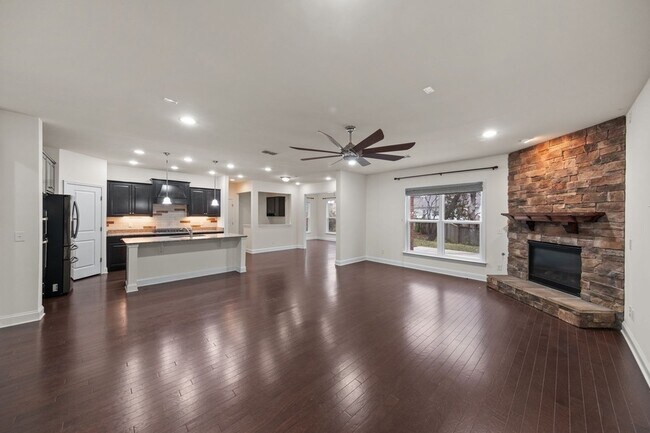 Building Photo - 3002 DaVinci Ct